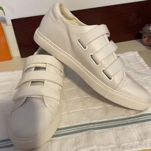 Never used women’s Kenneth Cole 👟.